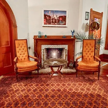 Downtown Historic Victorian Charmer Sleeps 7